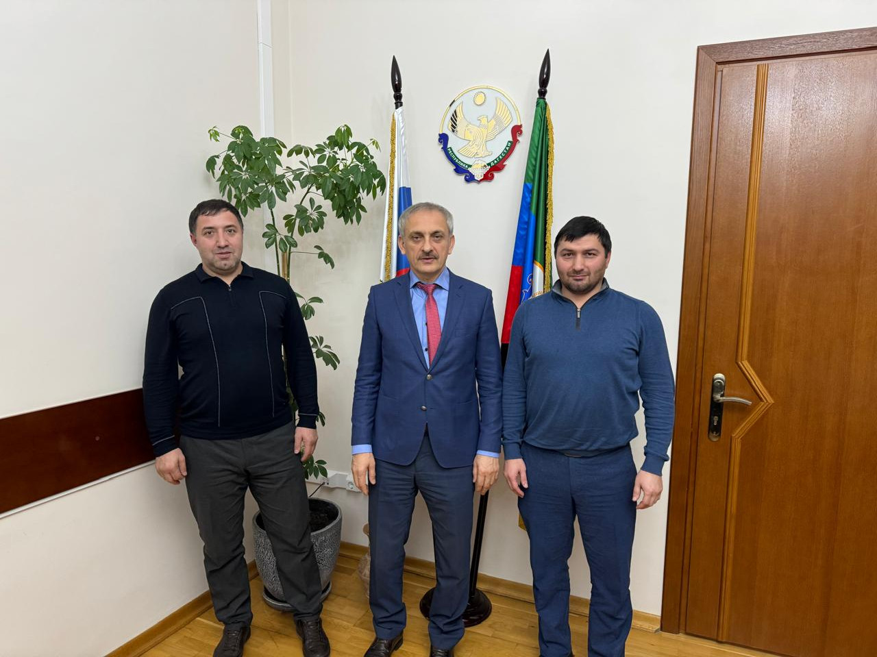 Руководители дагестанских общественных организаций Хакасской области и Алтайского края заключили контракт о прохождении военной службы